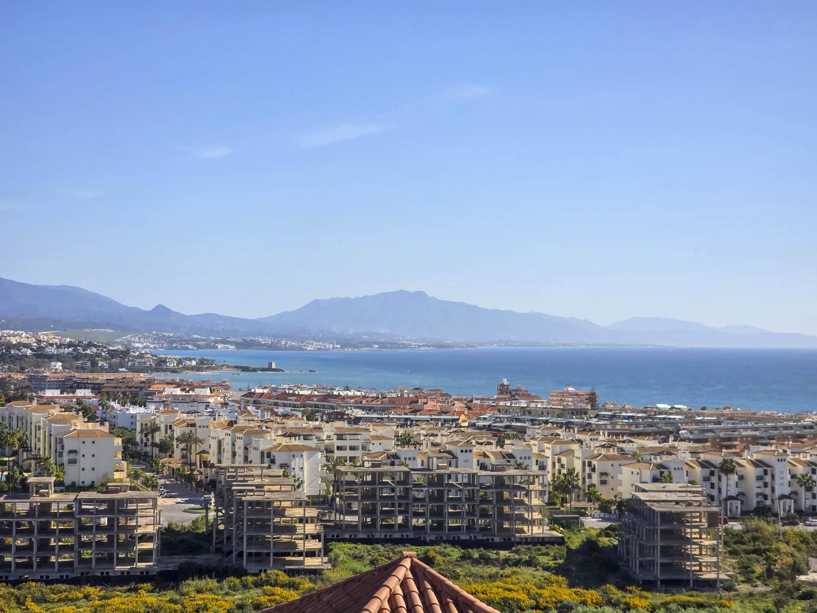 3 bedroom Apartment for sale in La Duquesa / Puerto de la Duquesa with pool - € 239,000 (Ref: 9272332)