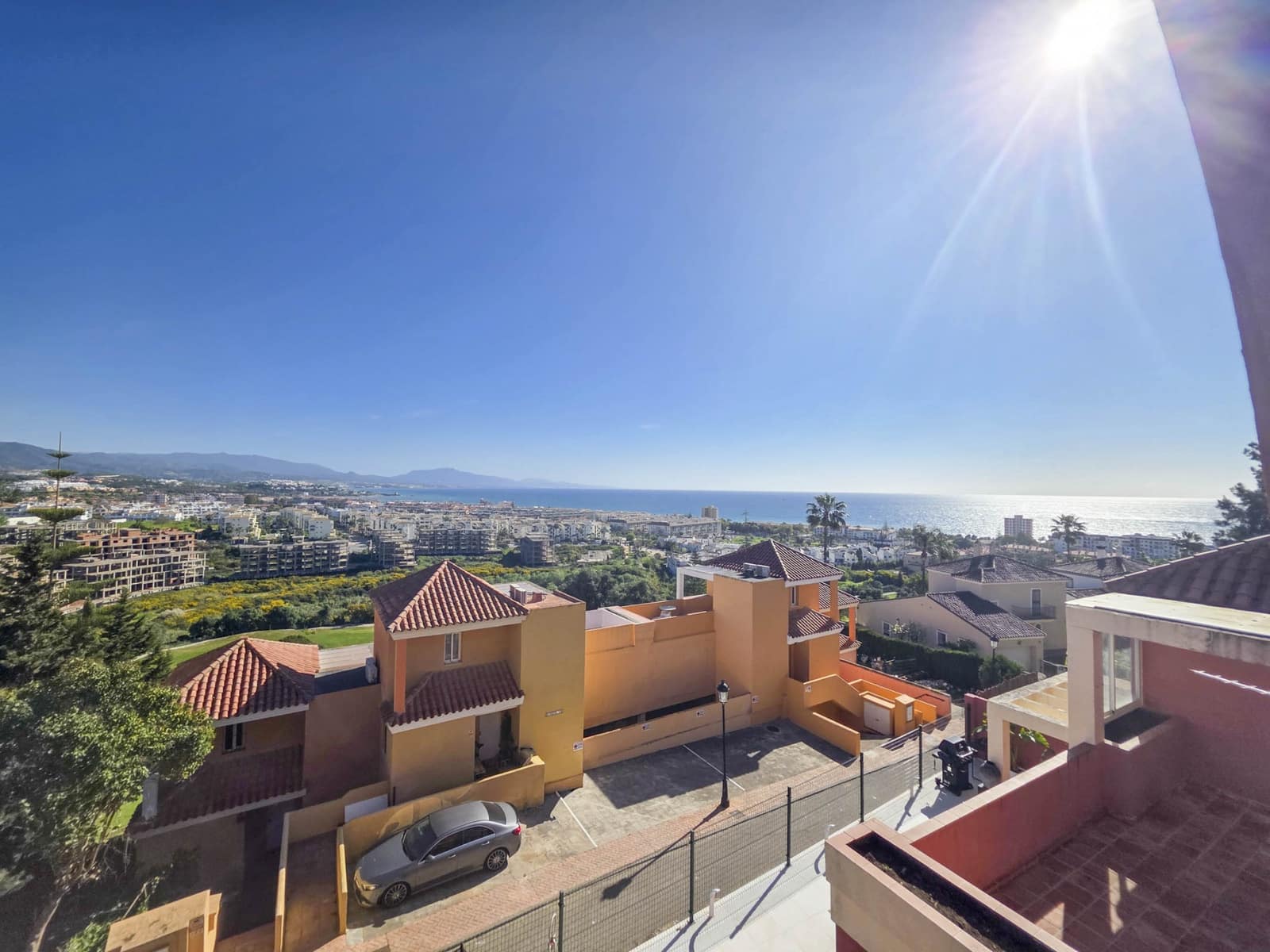 3 bedroom Apartment for sale in La Duquesa / Puerto de la Duquesa with pool - € 239,000 (Ref: 9272332)