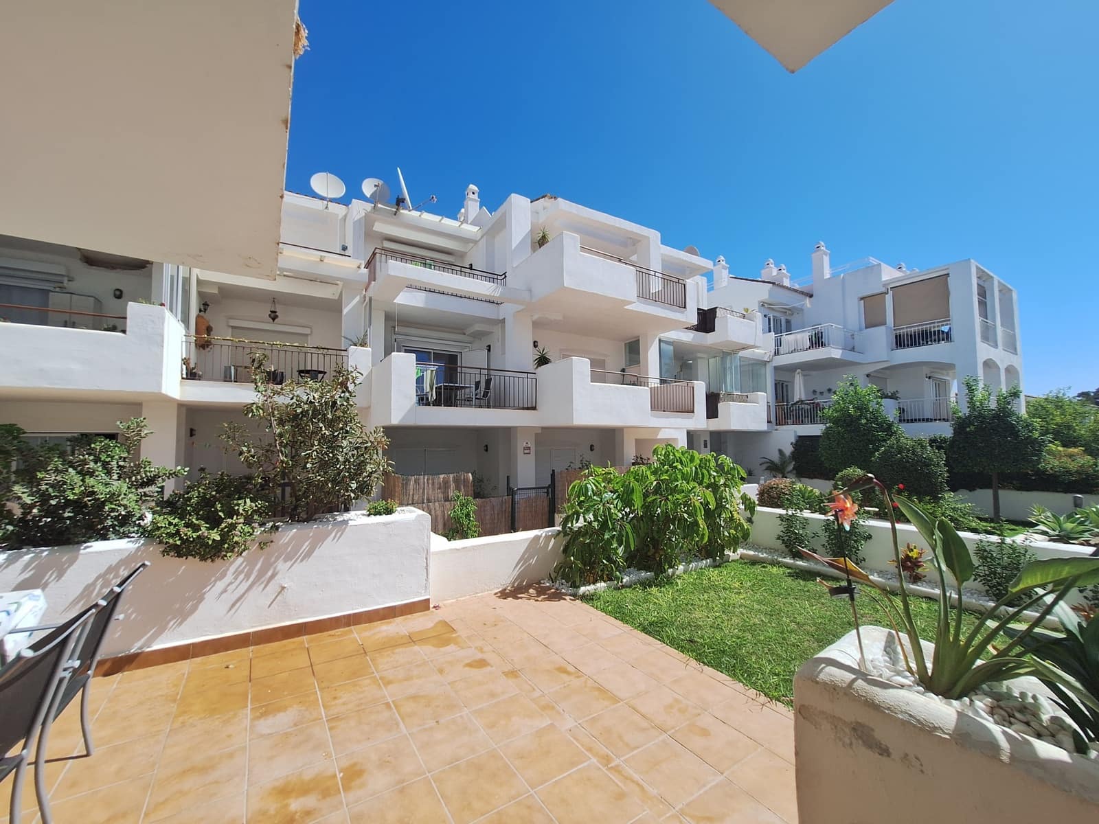 2 soveværelse Lejlighed til salg i La Duquesa / Puerto de la Duquesa med swimmingpool garage - € 290.000 (Ref: 9272333)