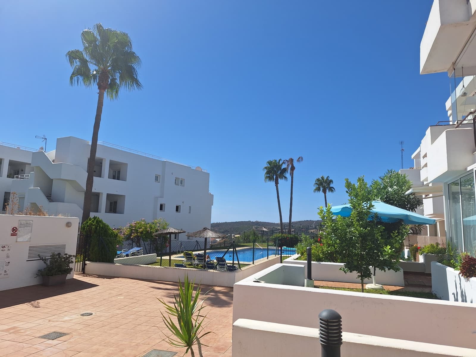 2 soveværelse Lejlighed til salg i La Duquesa / Puerto de la Duquesa med swimmingpool garage - € 290.000 (Ref: 9272333)