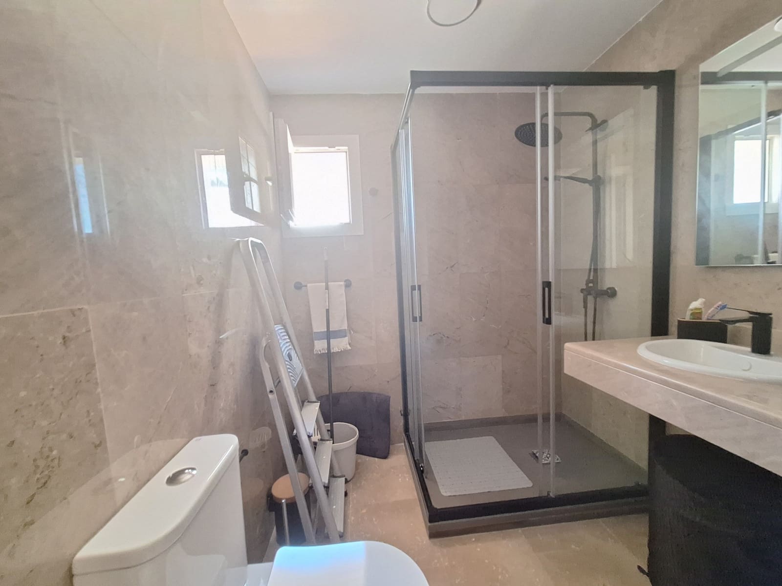 2 soveværelse Lejlighed til salg i La Duquesa / Puerto de la Duquesa med swimmingpool garage - € 290.000 (Ref: 9272333)