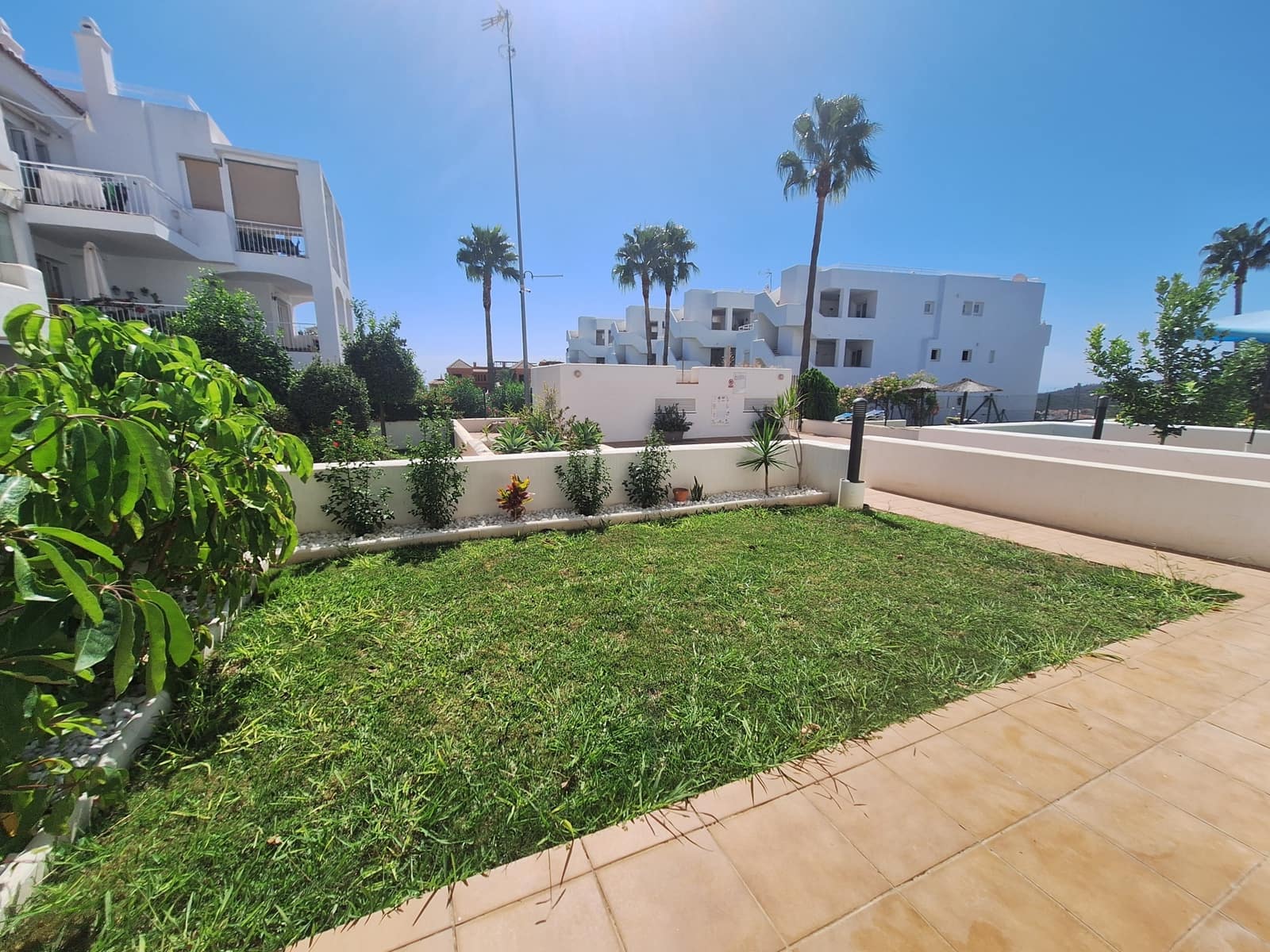 2 soveværelse Lejlighed til salg i La Duquesa / Puerto de la Duquesa med swimmingpool garage - € 290.000 (Ref: 9272333)