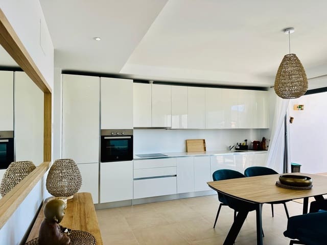 3 sypialnia Apartament na sprzedaż w Manilva z basenem garażem - 455 000 € (Ref: 9276162)