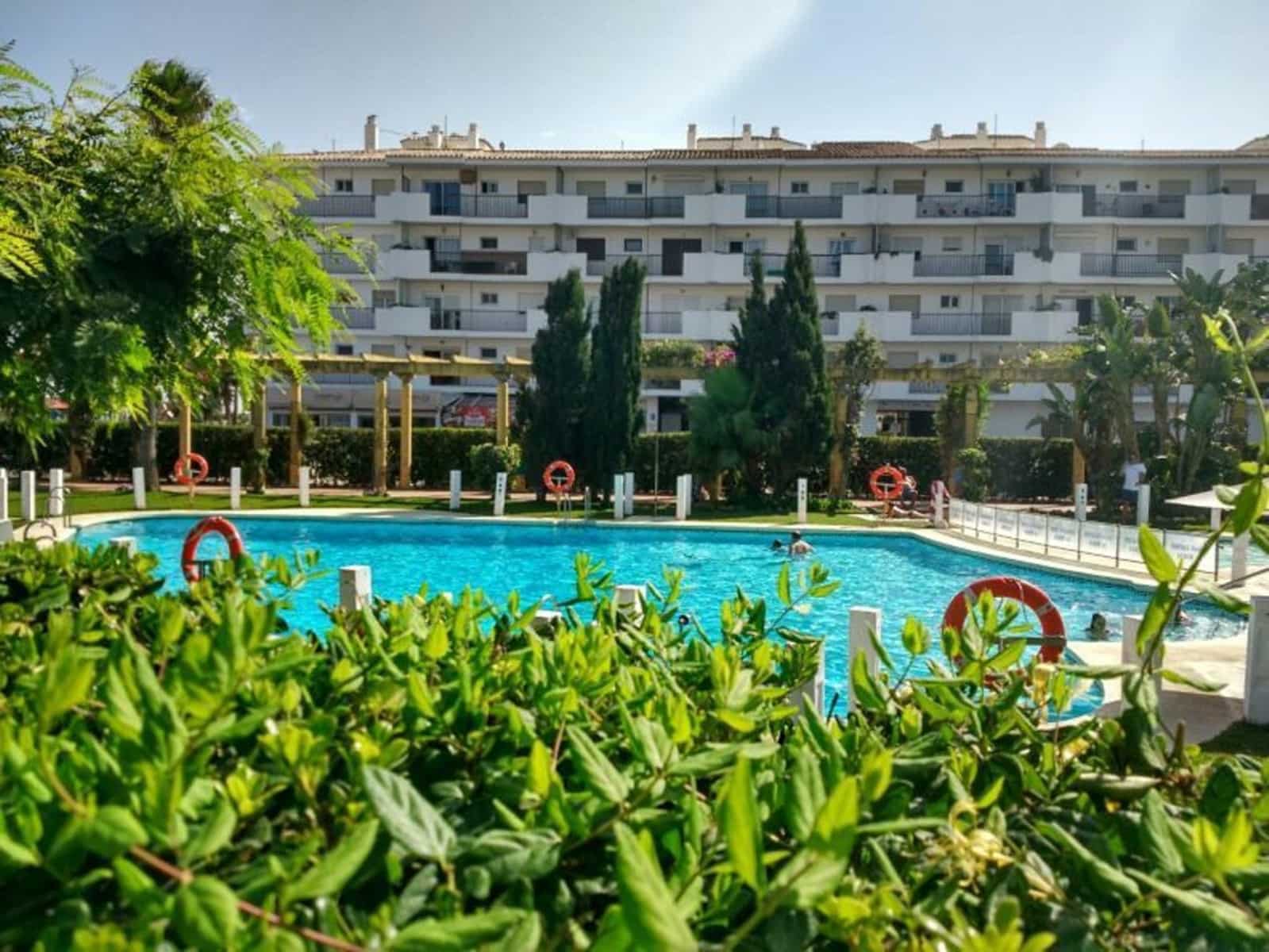 3 sovrum Lägenhet till salu i San Luis de Sabinillas med pool garage - 270 000 € (Ref: 9285060)