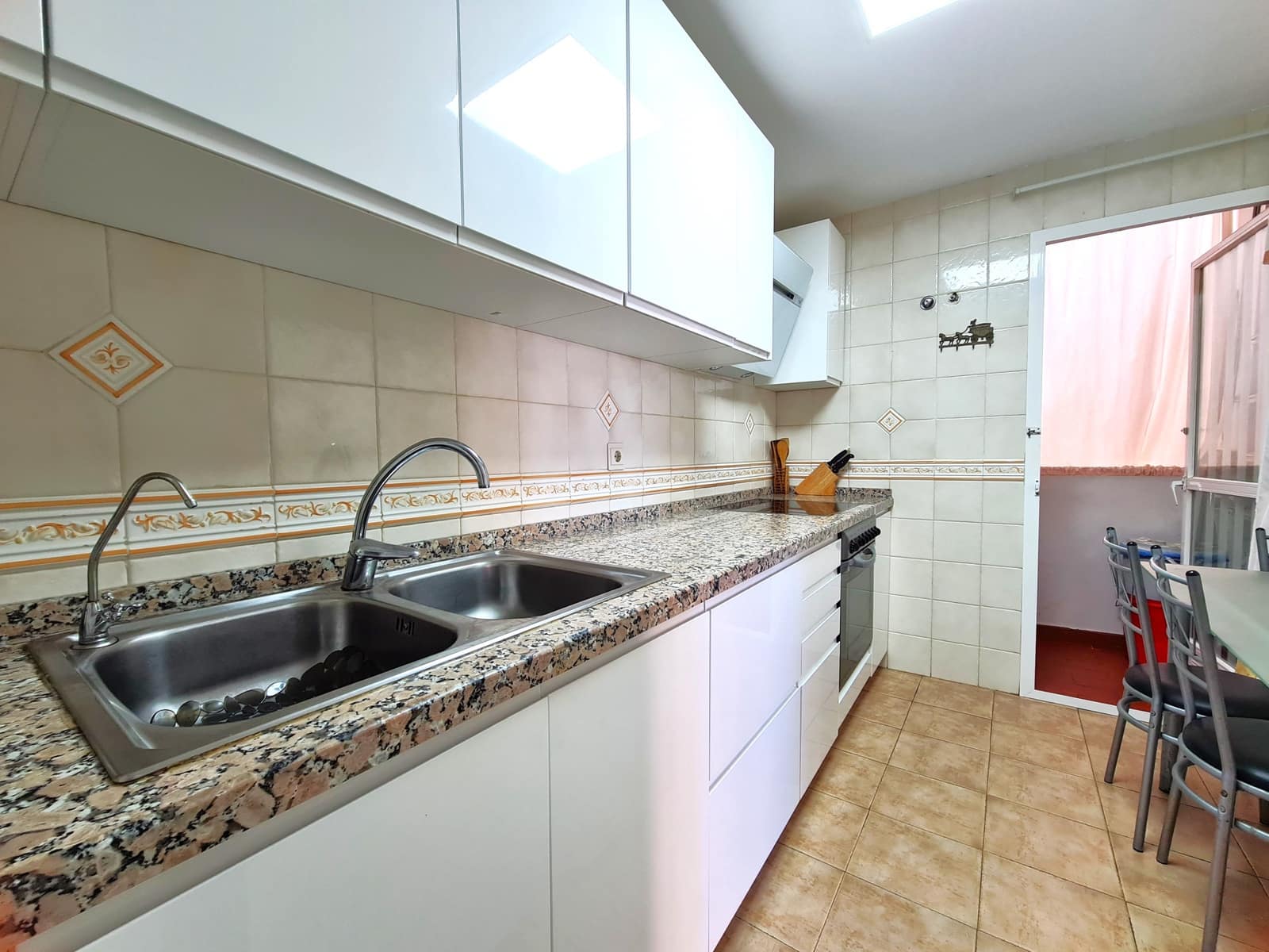 3 soveværelse Lejlighed til salg i San Luis de Sabinillas med swimmingpool garage - € 265.000 (Ref: 9285060)