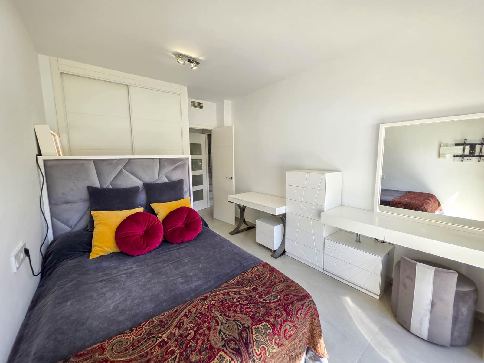 3 chambre Villa/Maison à vendre à La Duquesa / Puerto de la Duquesa avec piscine garage - 895 000 € (Ref: 9285061)