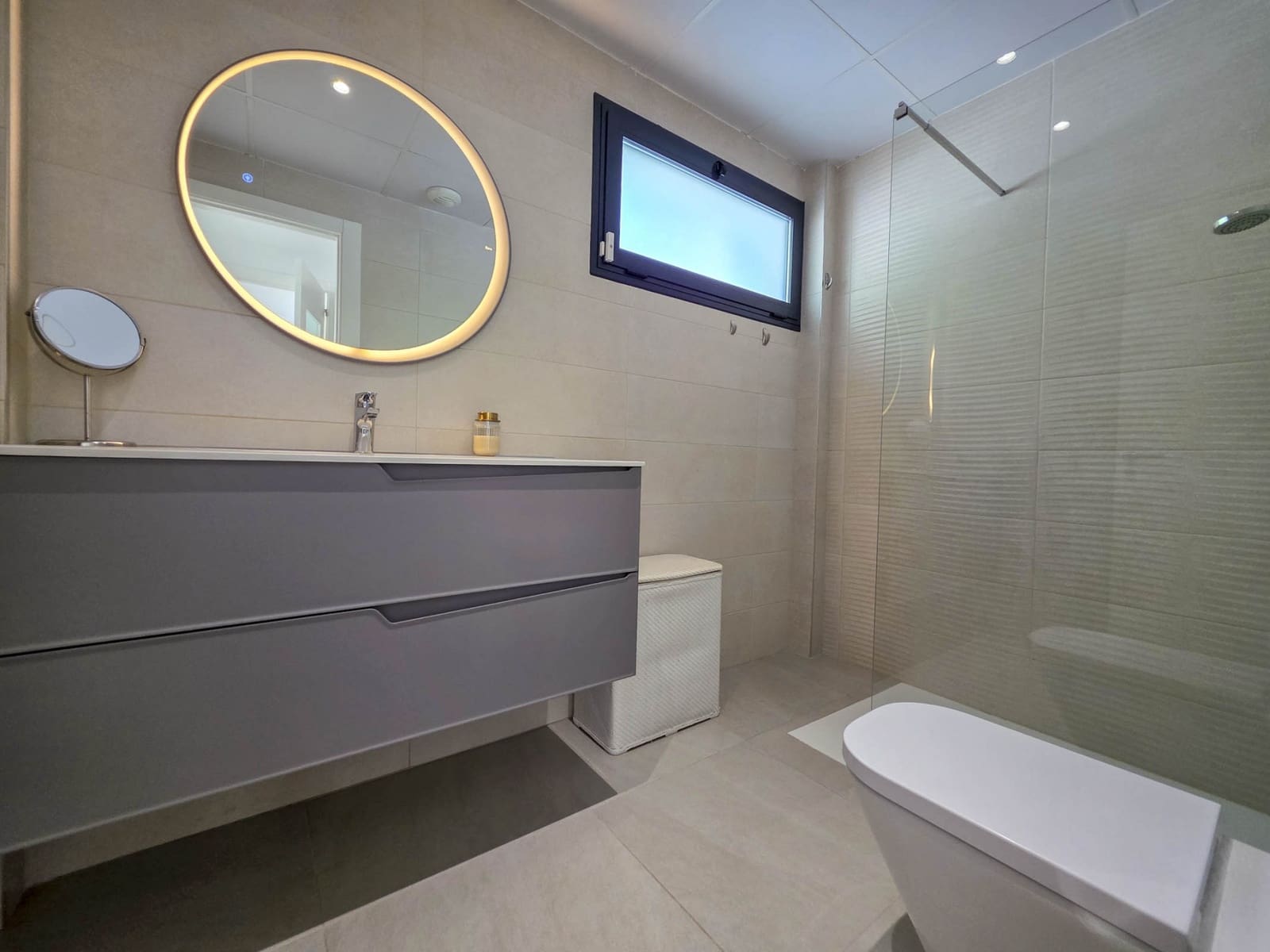 3 chambre Villa/Maison à vendre à La Duquesa / Puerto de la Duquesa avec piscine garage - 895 000 € (Ref: 9285061)