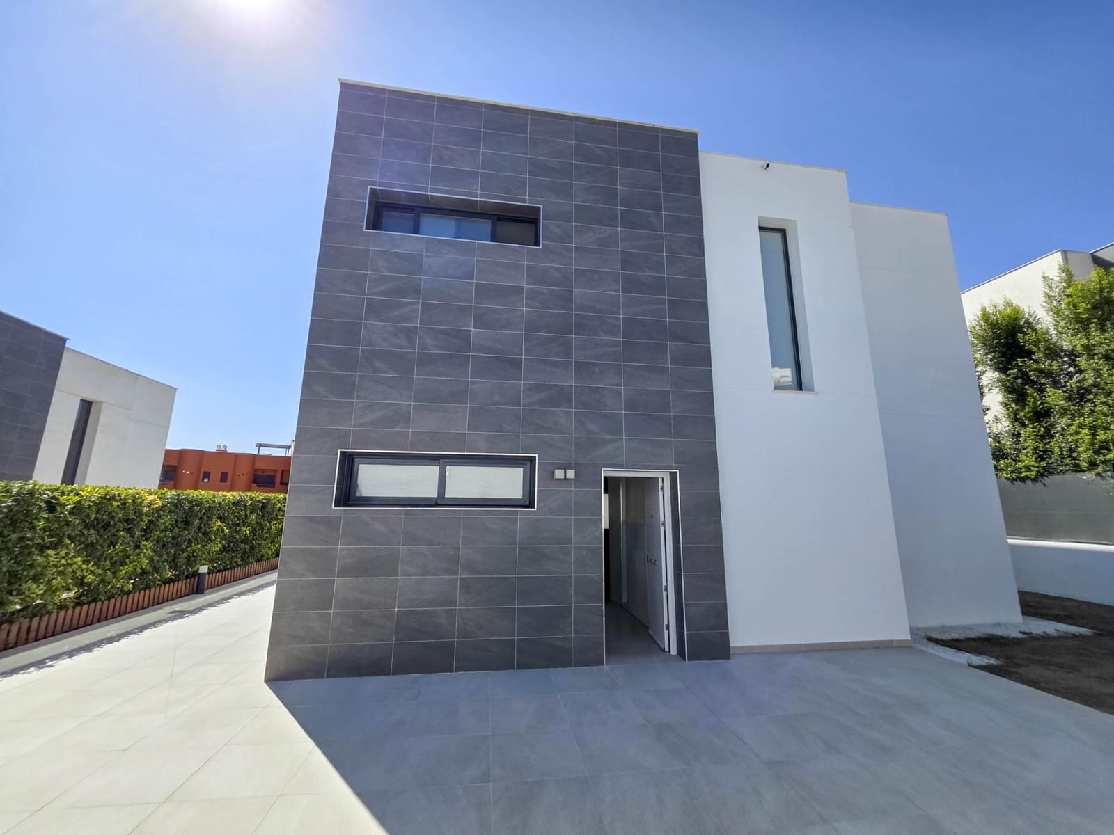 3 chambre Villa/Maison à vendre à La Duquesa / Puerto de la Duquesa avec piscine garage - 895 000 € (Ref: 9285061)