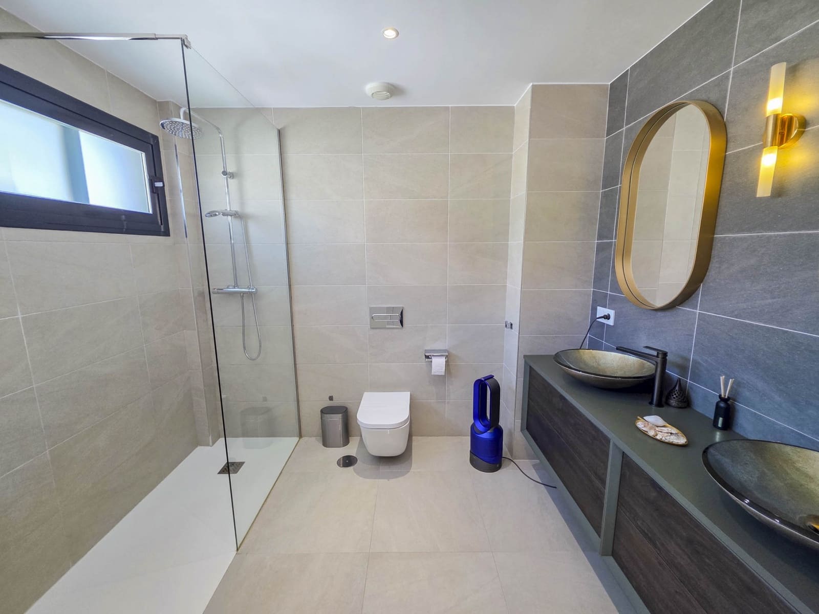 3 chambre Villa/Maison à vendre à La Duquesa / Puerto de la Duquesa avec piscine garage - 895 000 € (Ref: 9285061)