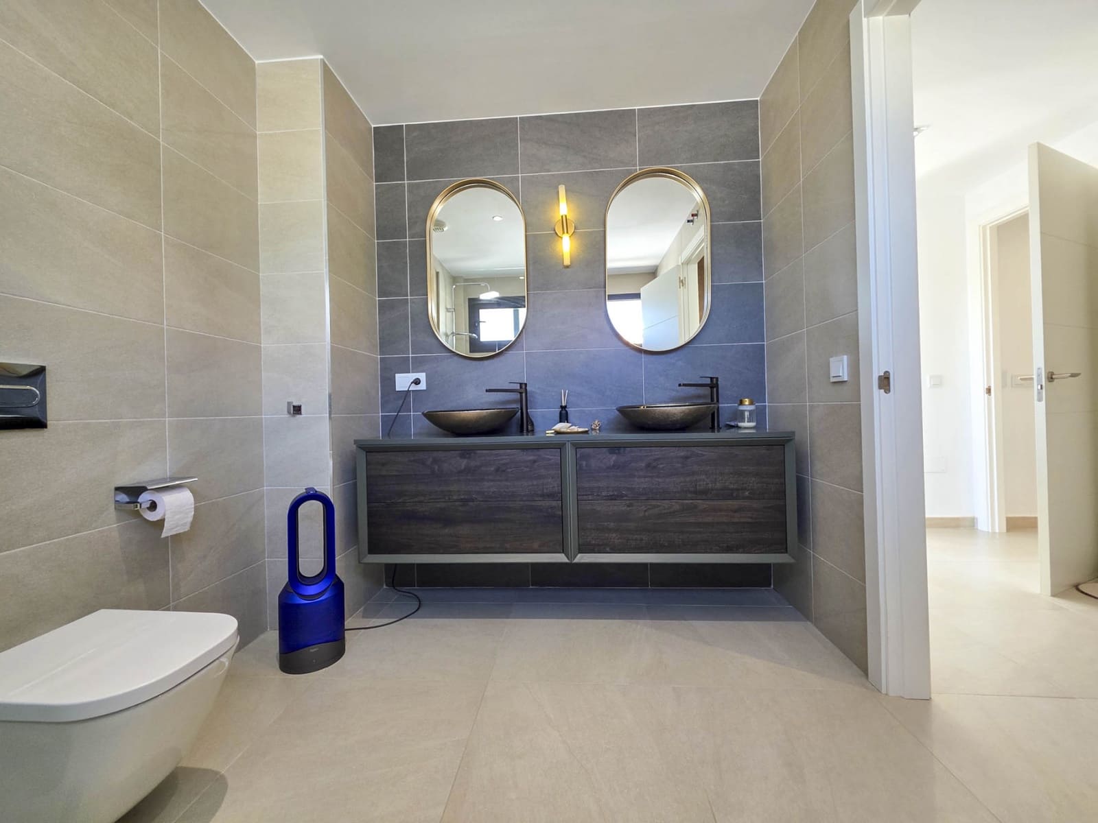 3 chambre Villa/Maison à vendre à La Duquesa / Puerto de la Duquesa avec piscine garage - 895 000 € (Ref: 9285061)