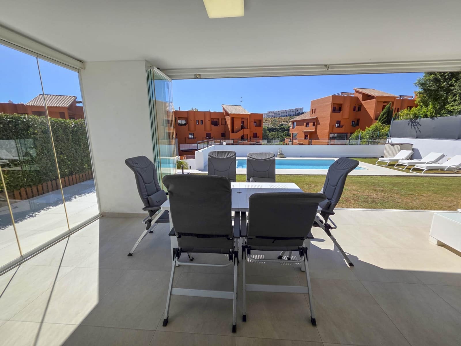 3 chambre Villa/Maison à vendre à La Duquesa / Puerto de la Duquesa avec piscine garage - 895 000 € (Ref: 9285061)