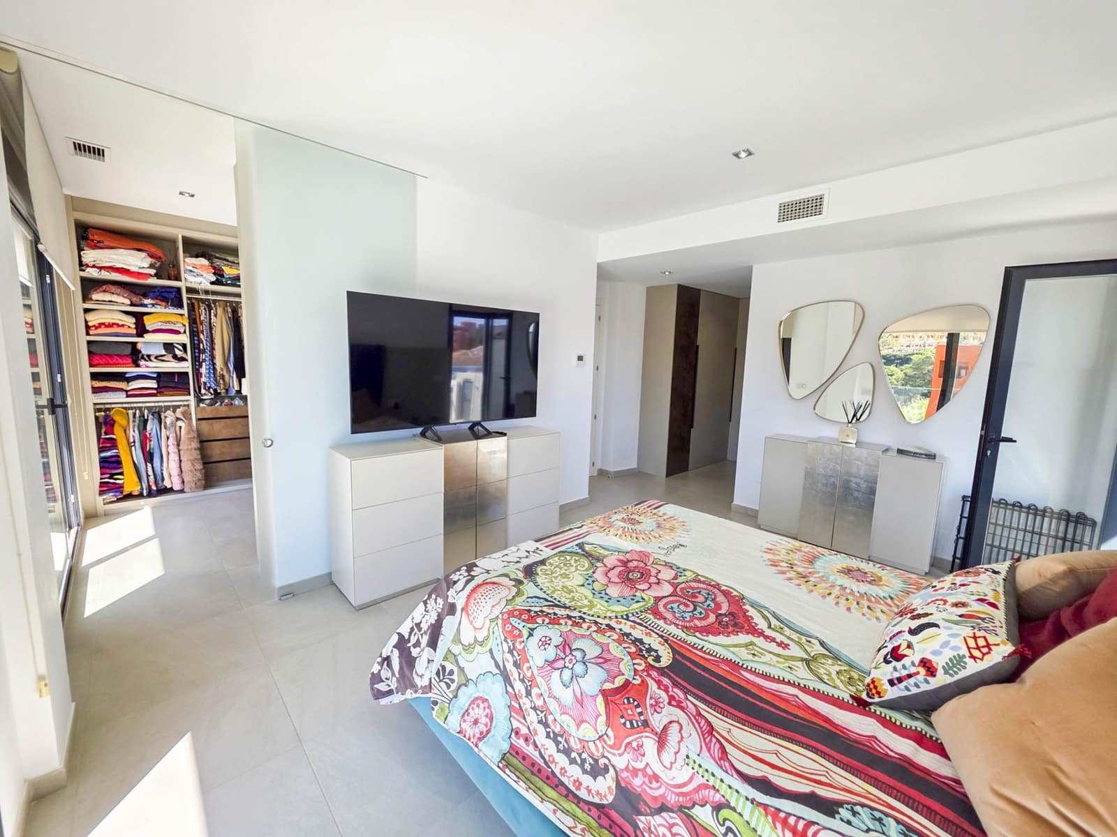 3 chambre Villa/Maison à vendre à La Duquesa / Puerto de la Duquesa avec piscine garage - 895 000 € (Ref: 9285061)