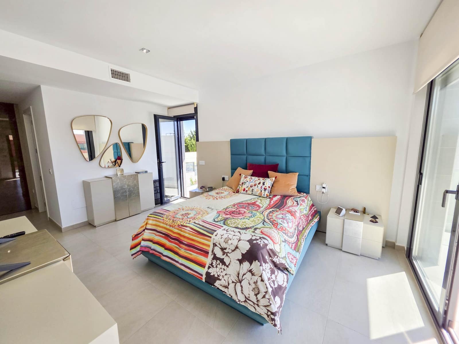 3 chambre Villa/Maison à vendre à La Duquesa / Puerto de la Duquesa avec piscine garage - 895 000 € (Ref: 9285061)