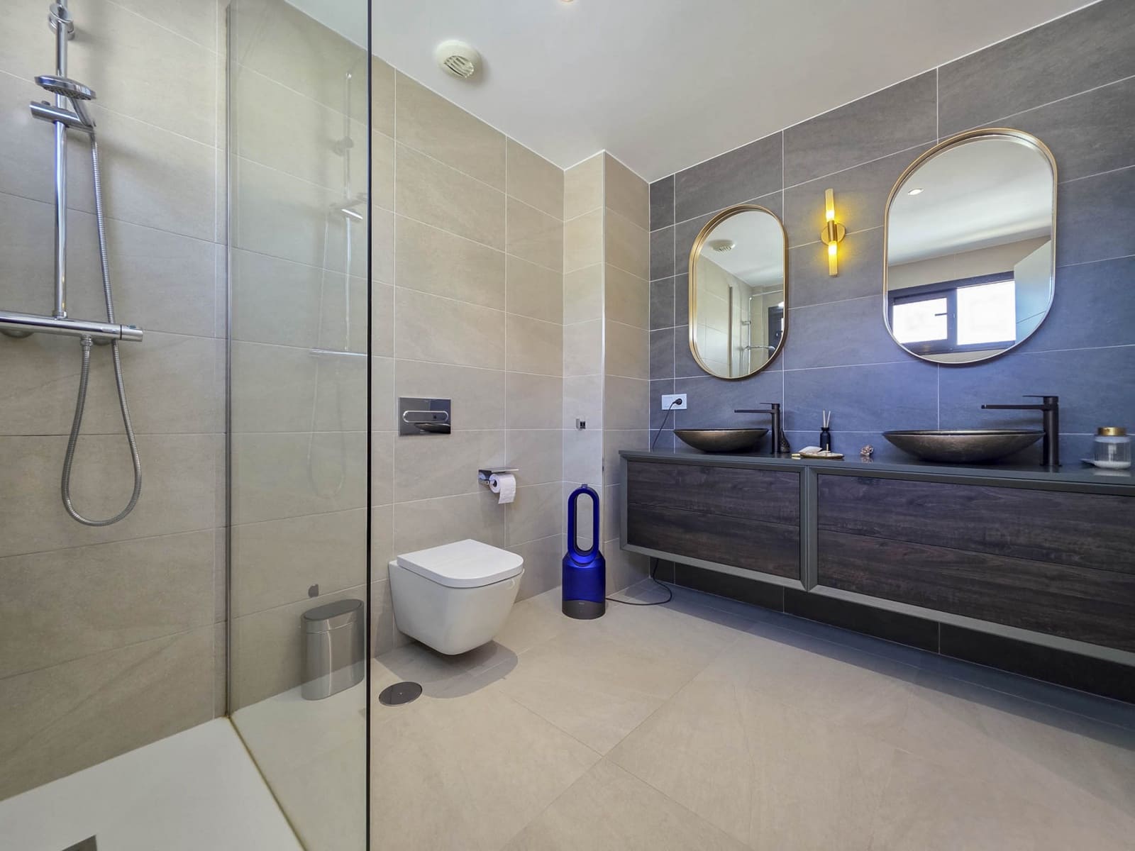 3 chambre Villa/Maison à vendre à La Duquesa / Puerto de la Duquesa avec piscine garage - 895 000 € (Ref: 9285061)