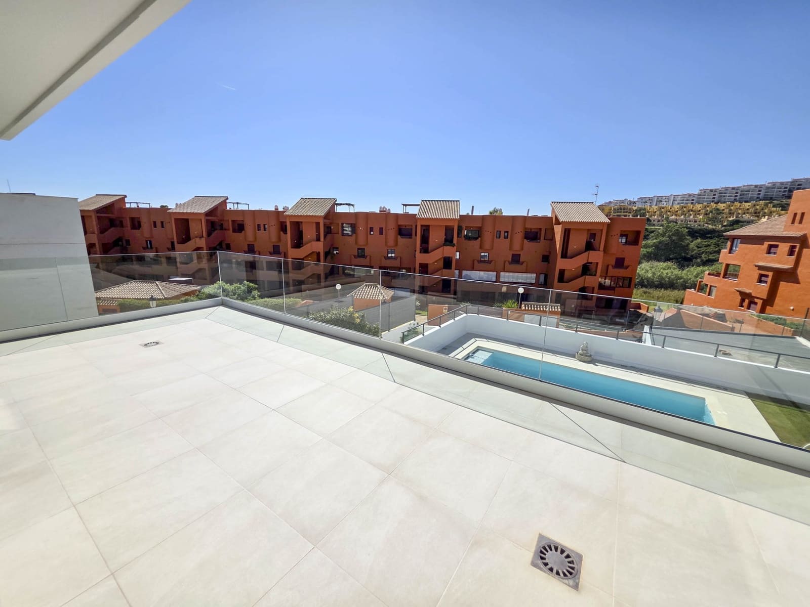 3 soverom Villa til salgs i La Duquesa / Puerto de la Duquesa med svømmebasseng garasje - € 1 250 000 (Ref: 9285061)