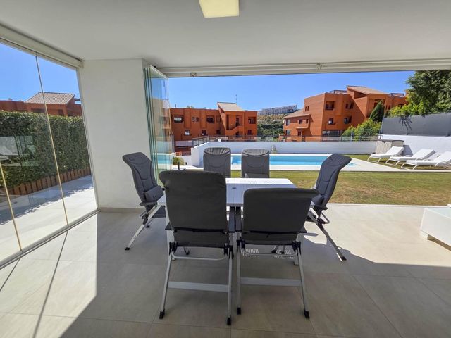 3 soverom Villa til salgs i La Duquesa / Puerto de la Duquesa, Manilva med svømmebasseng garasje - € 1 250 000 (Ref: 9285061)