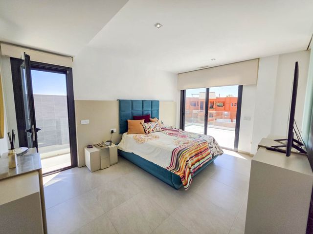 3 soverom Villa til salgs i La Duquesa / Puerto de la Duquesa, Manilva med svømmebasseng garasje - € 1 250 000 (Ref: 9285061)