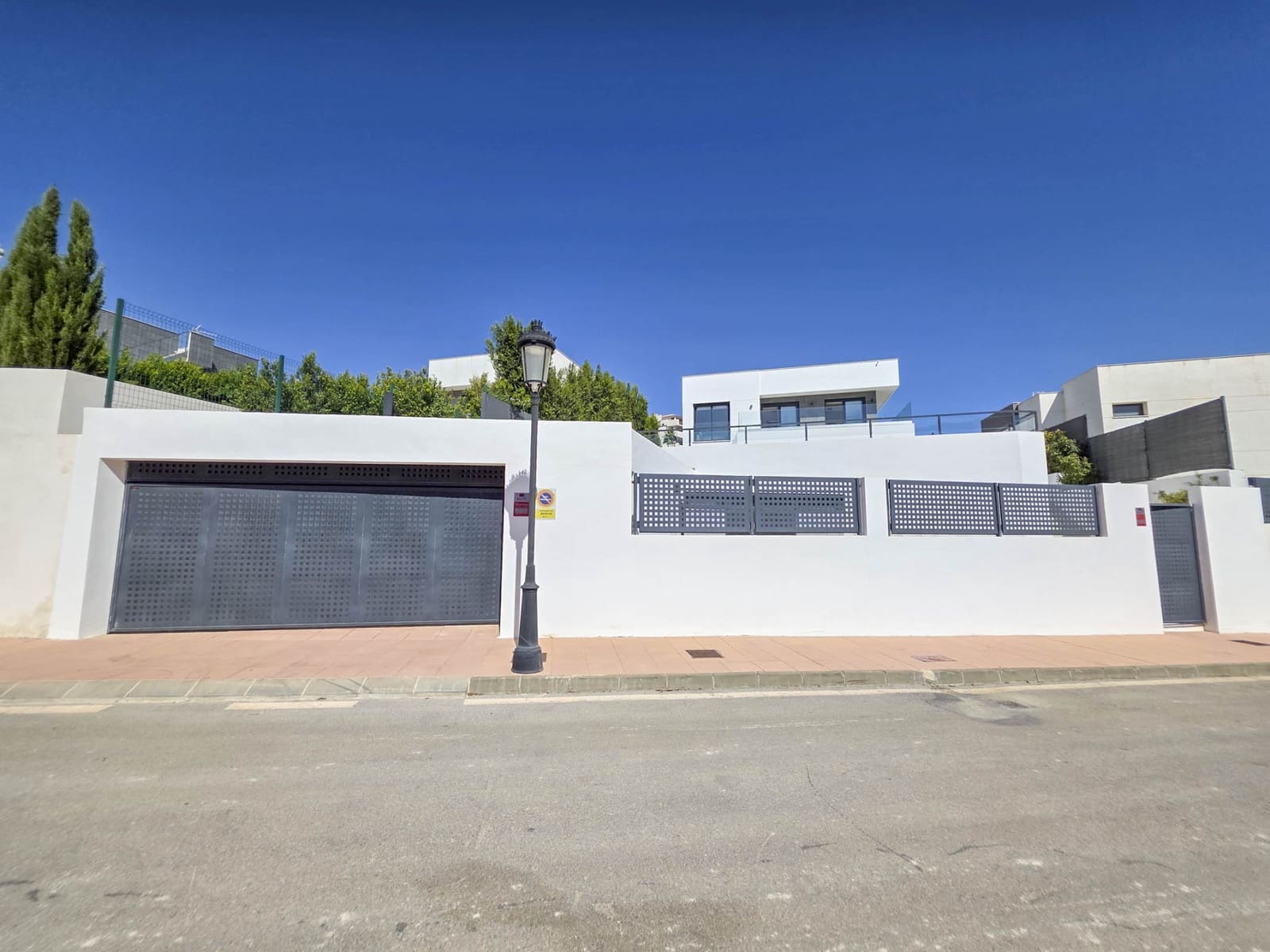 3 soverom Villa til salgs i La Duquesa / Puerto de la Duquesa med svømmebasseng garasje - € 1 250 000 (Ref: 9285061)