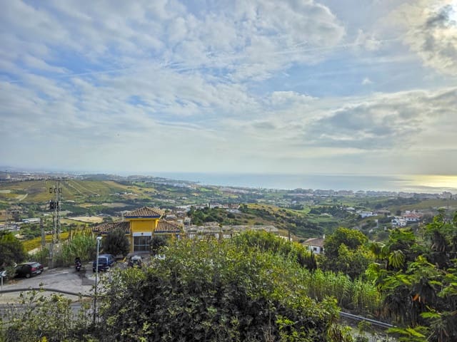 3 soverom Kjedet enebolig til salgs i Manilva Pueblo, Manilva med svømmebasseng garasje - € 340 000 (Ref: 9317658)