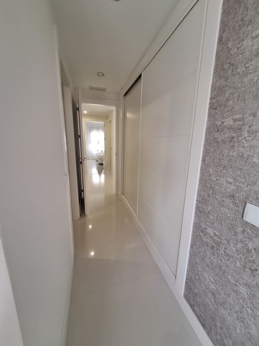 2 slaapkamer Appartement te koop in Manilva met zwembad garage - € 379.000 (Ref: 9334593)
