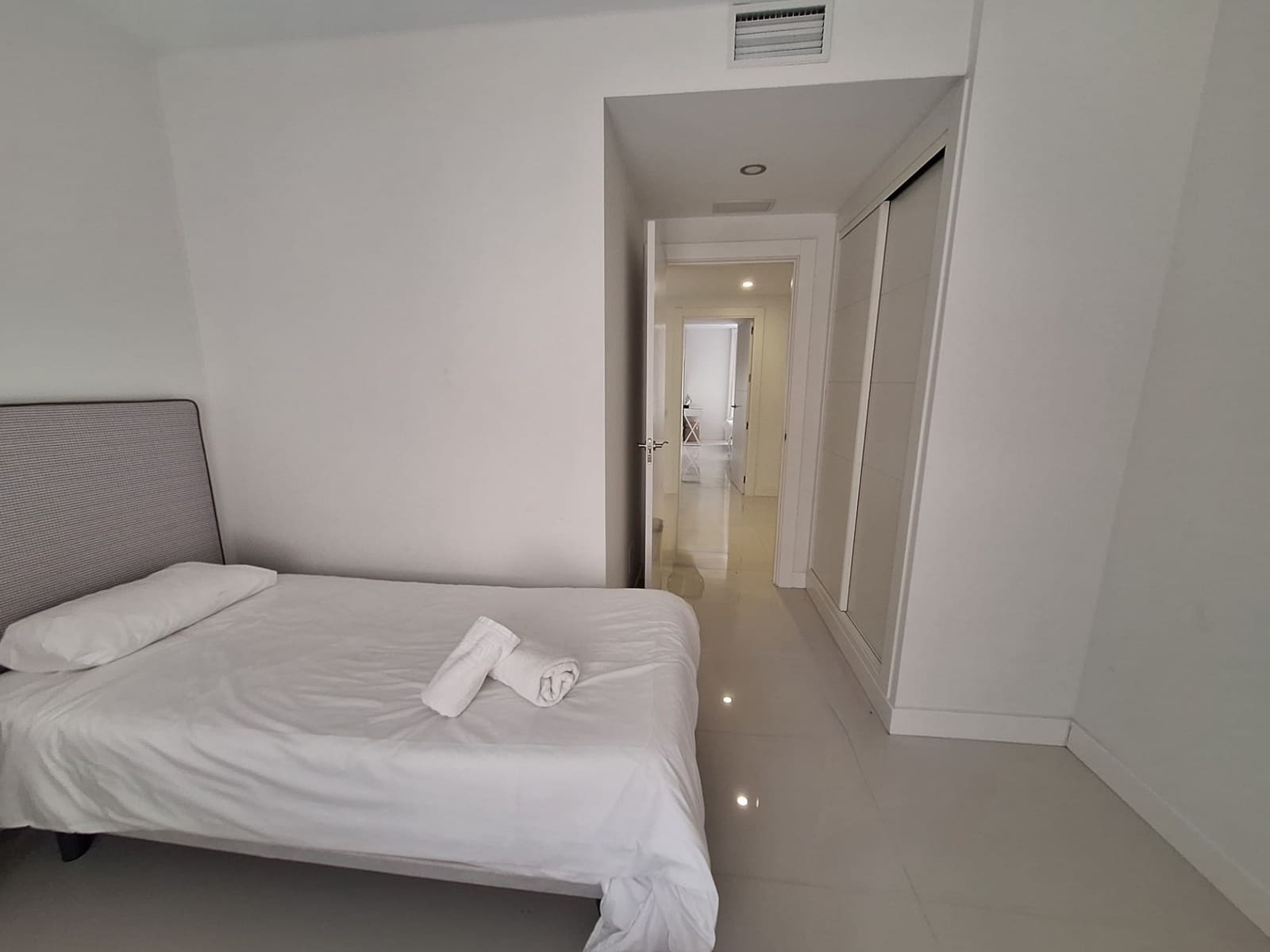 2 slaapkamer Appartement te koop in Manilva met zwembad garage - € 379.000 (Ref: 9334593)