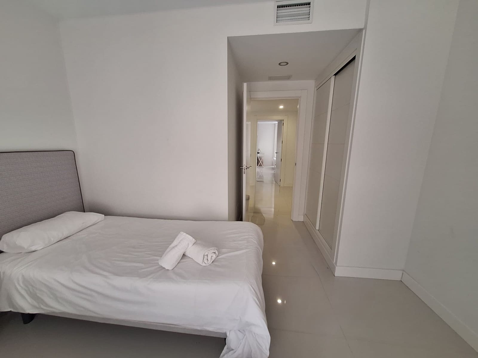 2 sypialnia Apartament na sprzedaż w Manilva z basenem garażem - 379 000 € (Ref: 9334593)