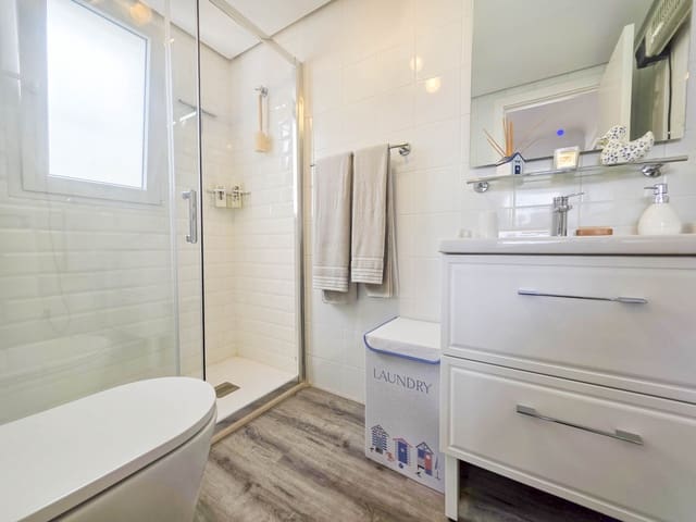 2 bedroom Penthouse for sale in La Duquesa / Puerto de la Duquesa, Manilva - € 330,000 (Ref: 9347015)