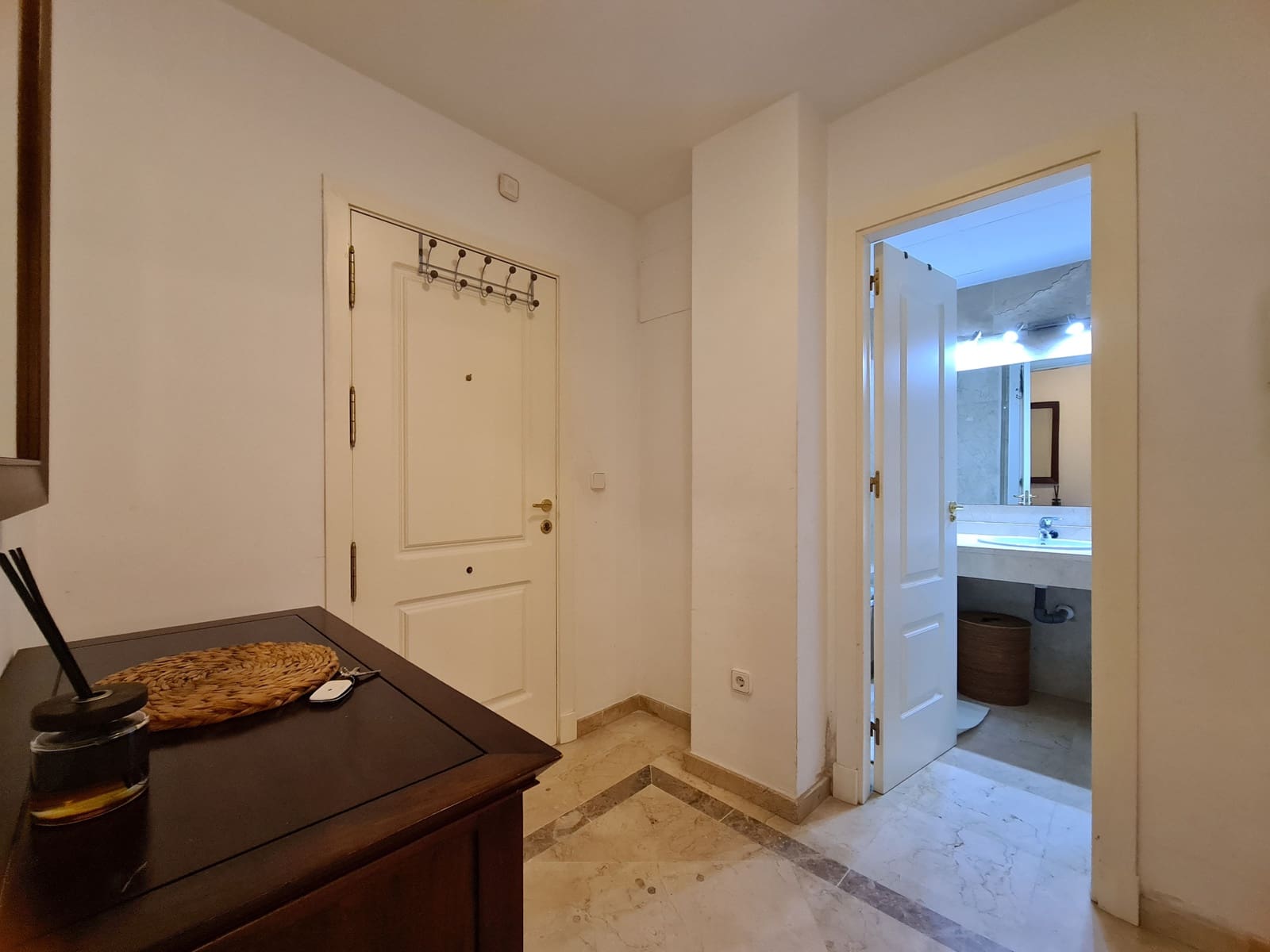 1 soverom Leilighet til salgs i Sotogrande med garasje - € 270 000 (Ref: 9353242)
