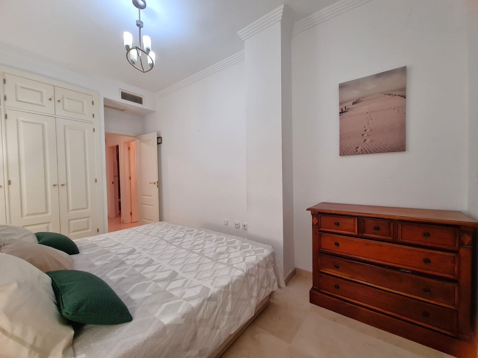 1 soverom Leilighet til salgs i Sotogrande med garasje - € 270 000 (Ref: 9353242)