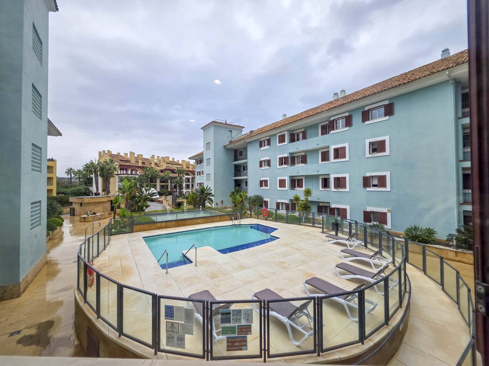 3 sovrum Lägenhet till salu i Sotogrande med pool - 699 000 € (Ref: 9353243)