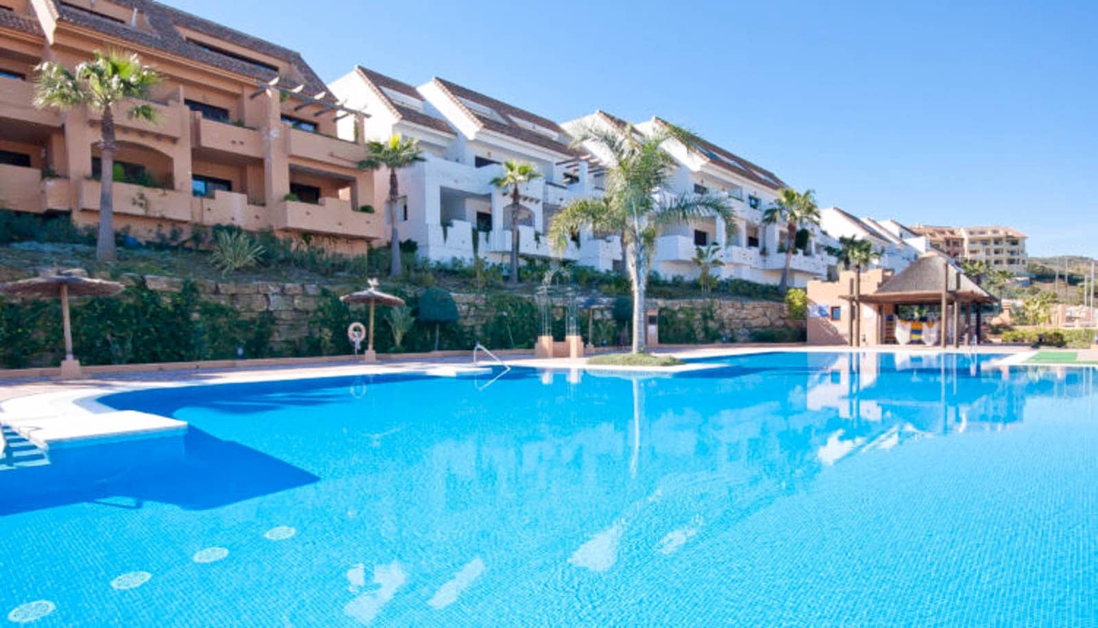 2 soverom Leilighet til salgs i Manilva med svømmebasseng garasje - € 334 000 (Ref: 9367059)