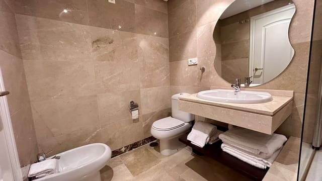 2 soverom Leilighet til salgs i Manilva med svømmebasseng garasje - € 334 000 (Ref: 9367059)