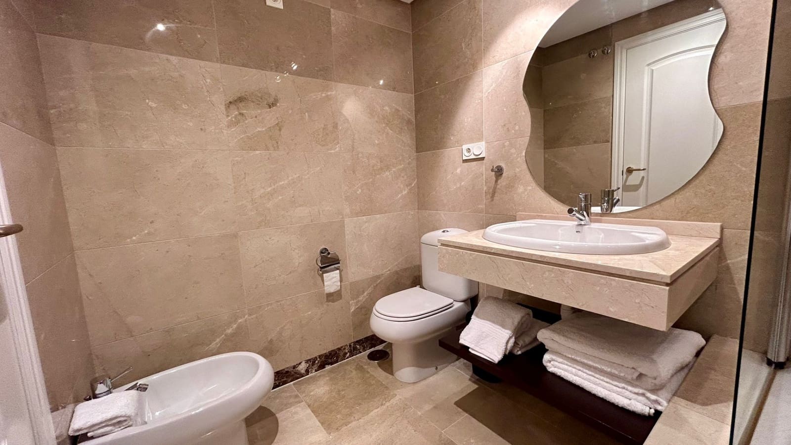 2 soverom Leilighet til salgs i Manilva med svømmebasseng garasje - € 334 000 (Ref: 9367059)