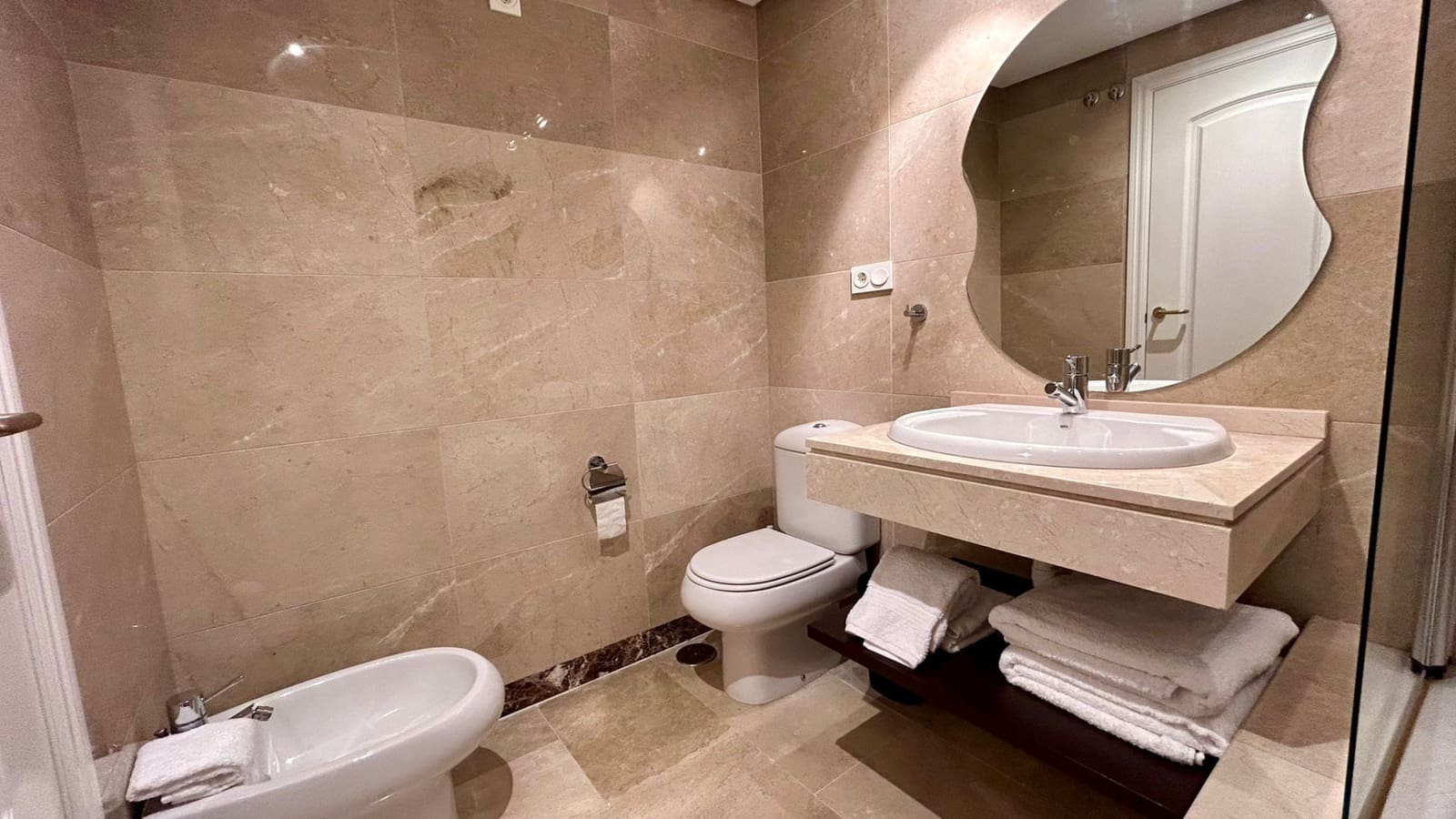 2 bedroom Apartment for sale in Manilva with pool garage - € 309,000 (Ref: 9367059)