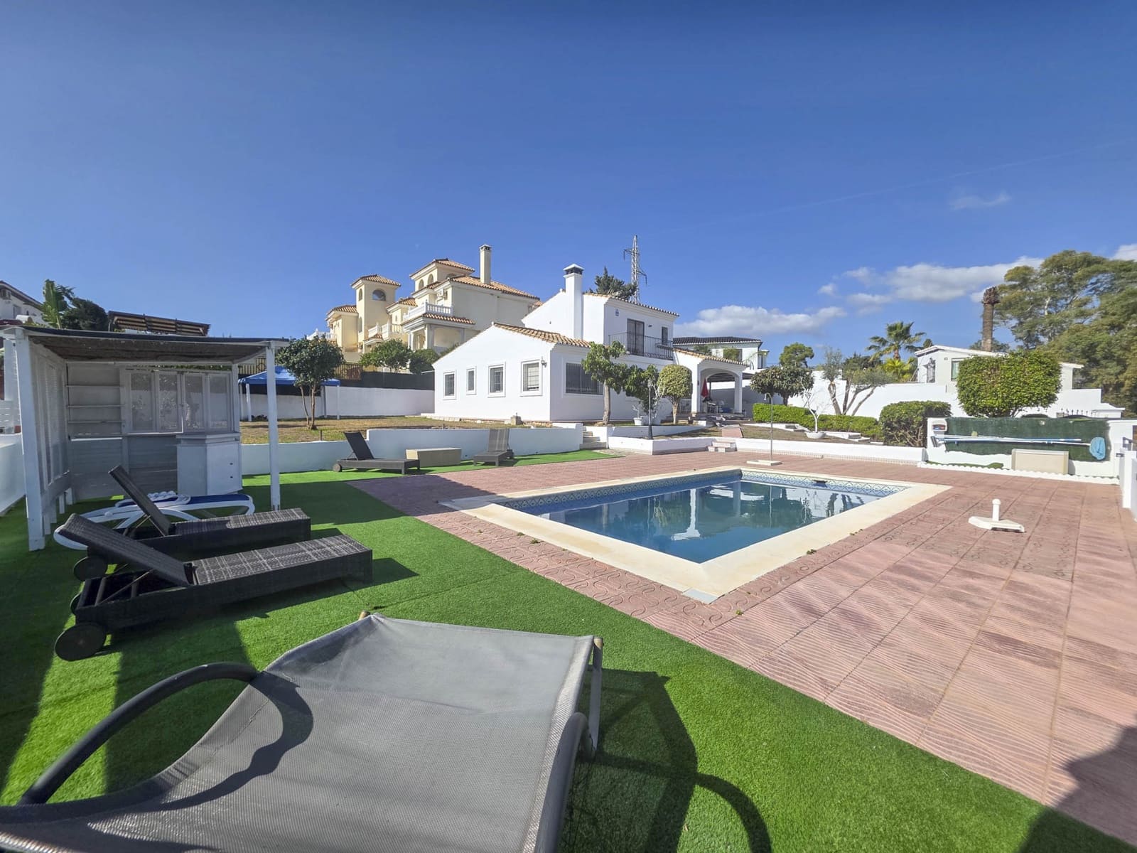 3 slaapkamer Villa te koop in Estepona met zwembad garage - € 998.500 (Ref: 9395865)
