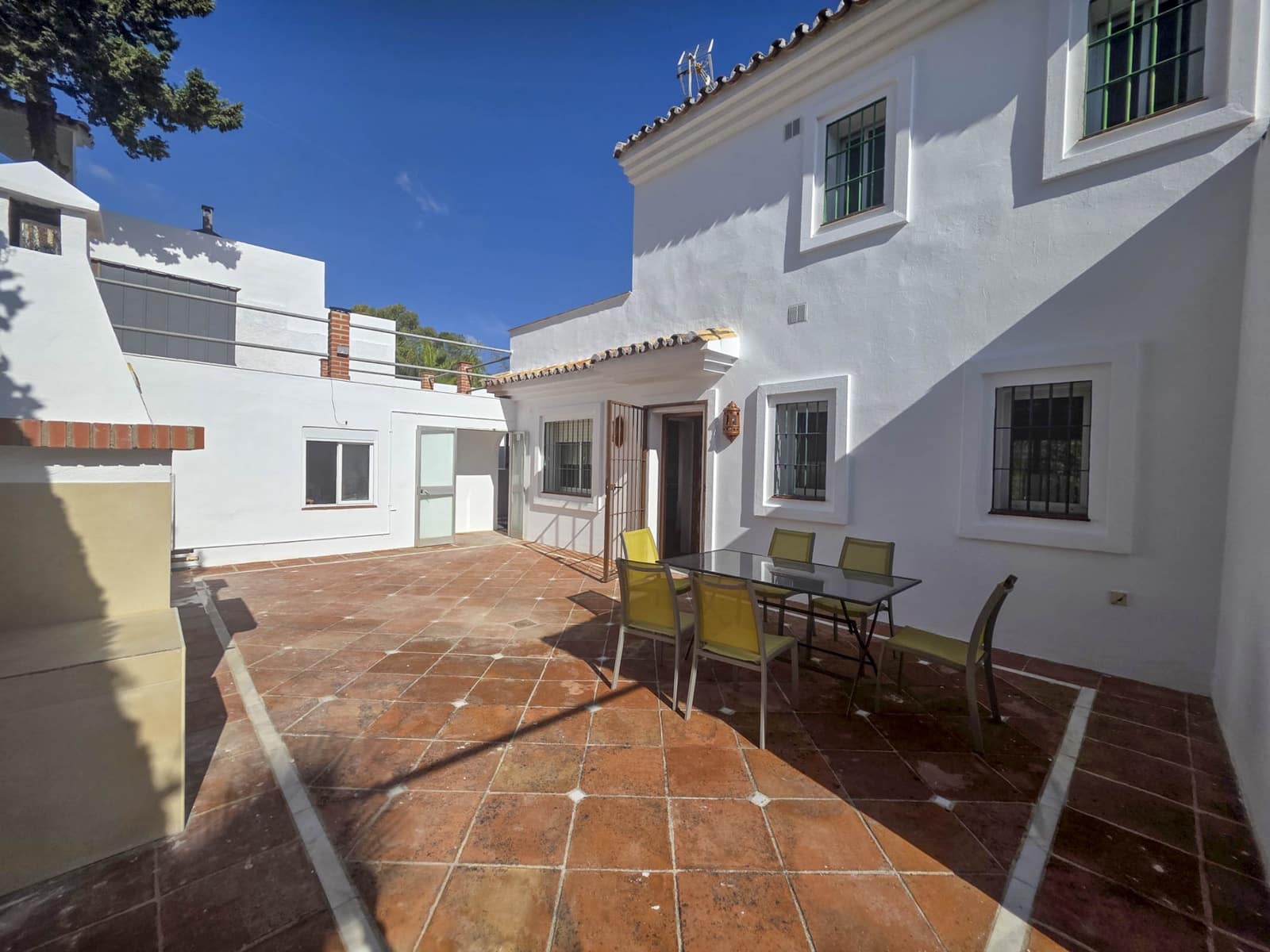 3 slaapkamer Villa te koop in Estepona met zwembad garage - € 998.500 (Ref: 9395865)