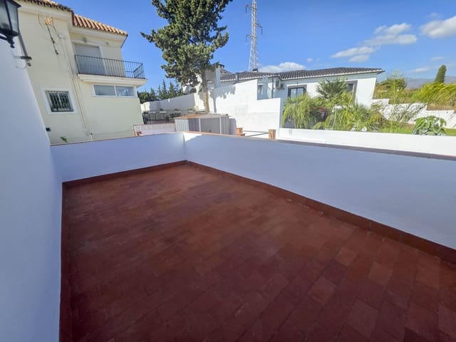 3 slaapkamer Villa te koop in Estepona met zwembad garage - € 998.500 (Ref: 9395865)