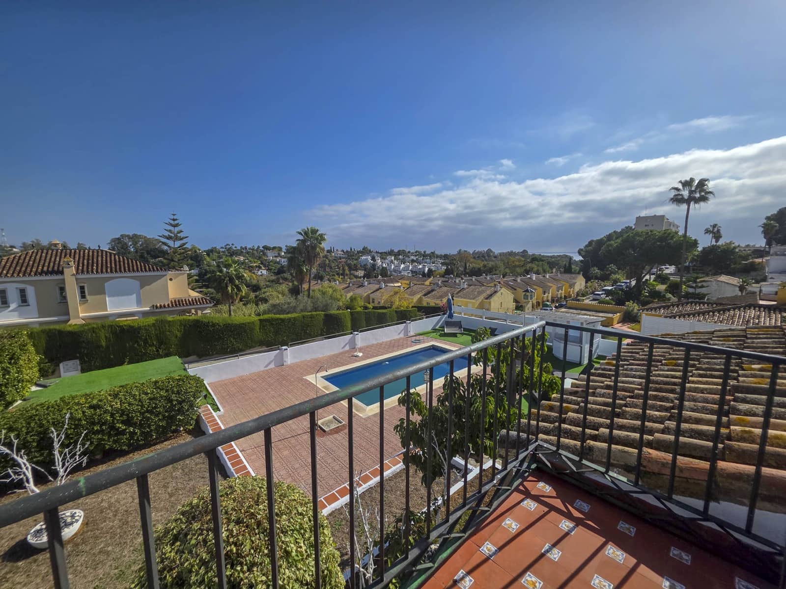 3 bedroom Villa for sale in Estepona with pool garage - € 948,500 (Ref: 9395865)