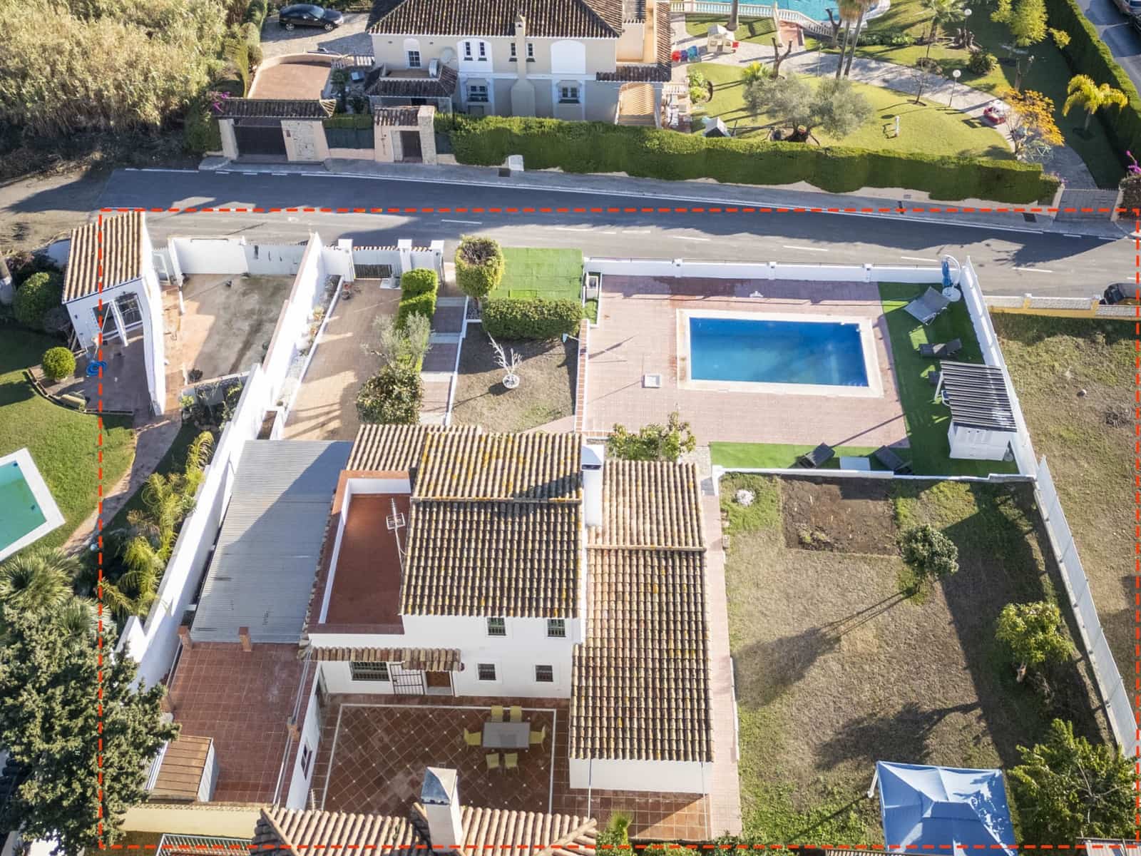3 bedroom Villa for sale in Estepona with pool garage - € 948,500 (Ref: 9395865)