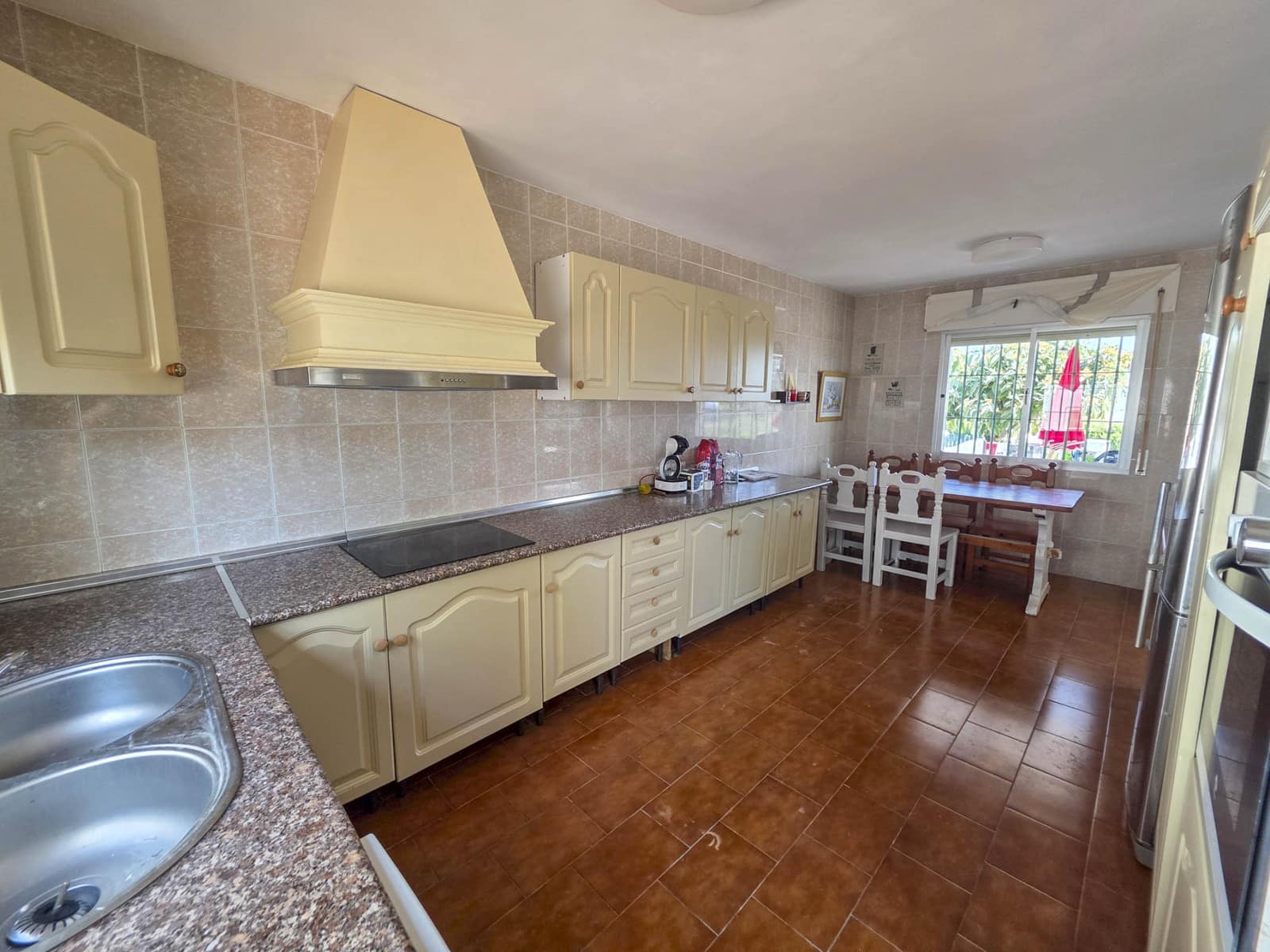 3 bedroom Villa for sale in Estepona with pool garage - € 948,500 (Ref: 9395865)