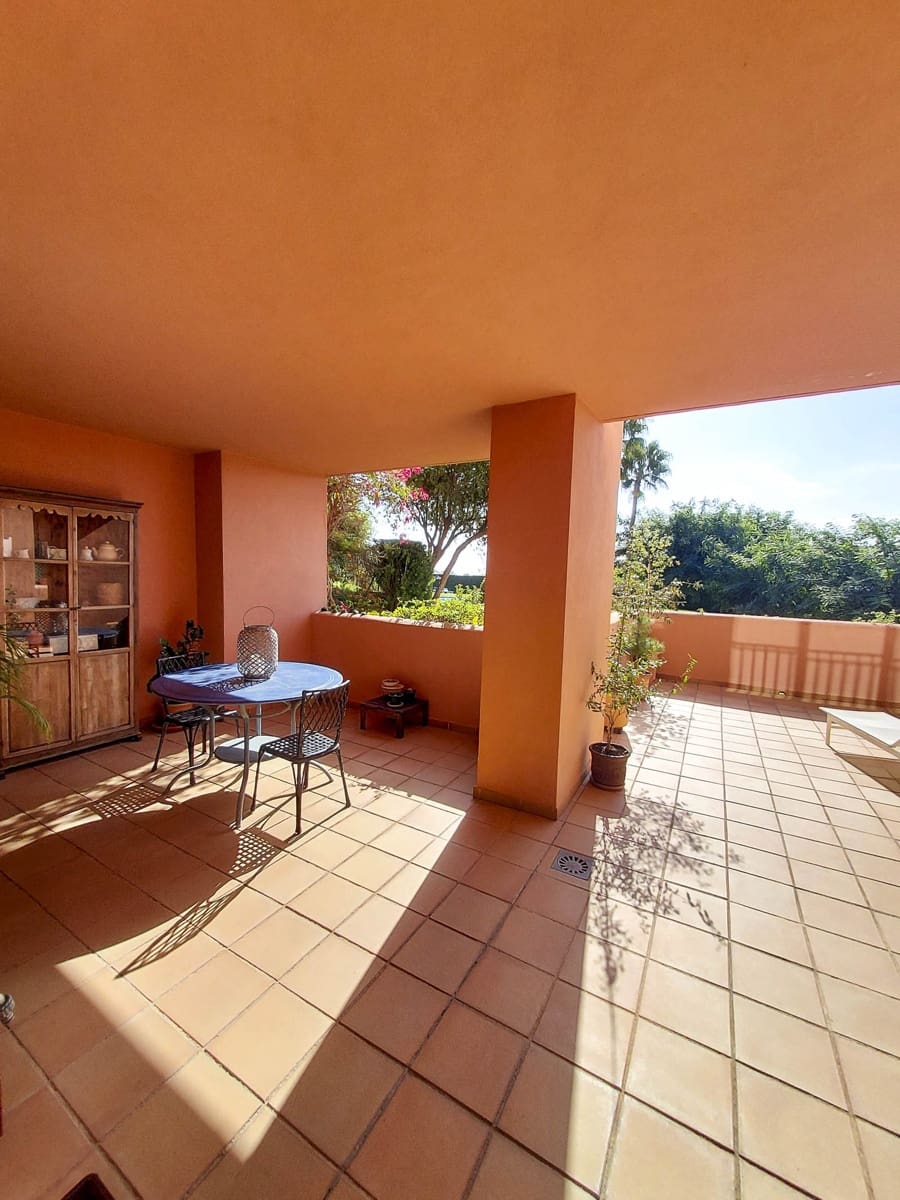 2 sypialnia Apartament na sprzedaż w La Duquesa / Puerto de la Duquesa z basenem garażem - 329 000 € (Ref: 9398240)