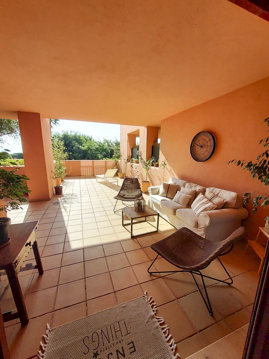 2 sypialnia Apartament na sprzedaż w La Duquesa / Puerto de la Duquesa z basenem garażem - 329 000 € (Ref: 9398240)