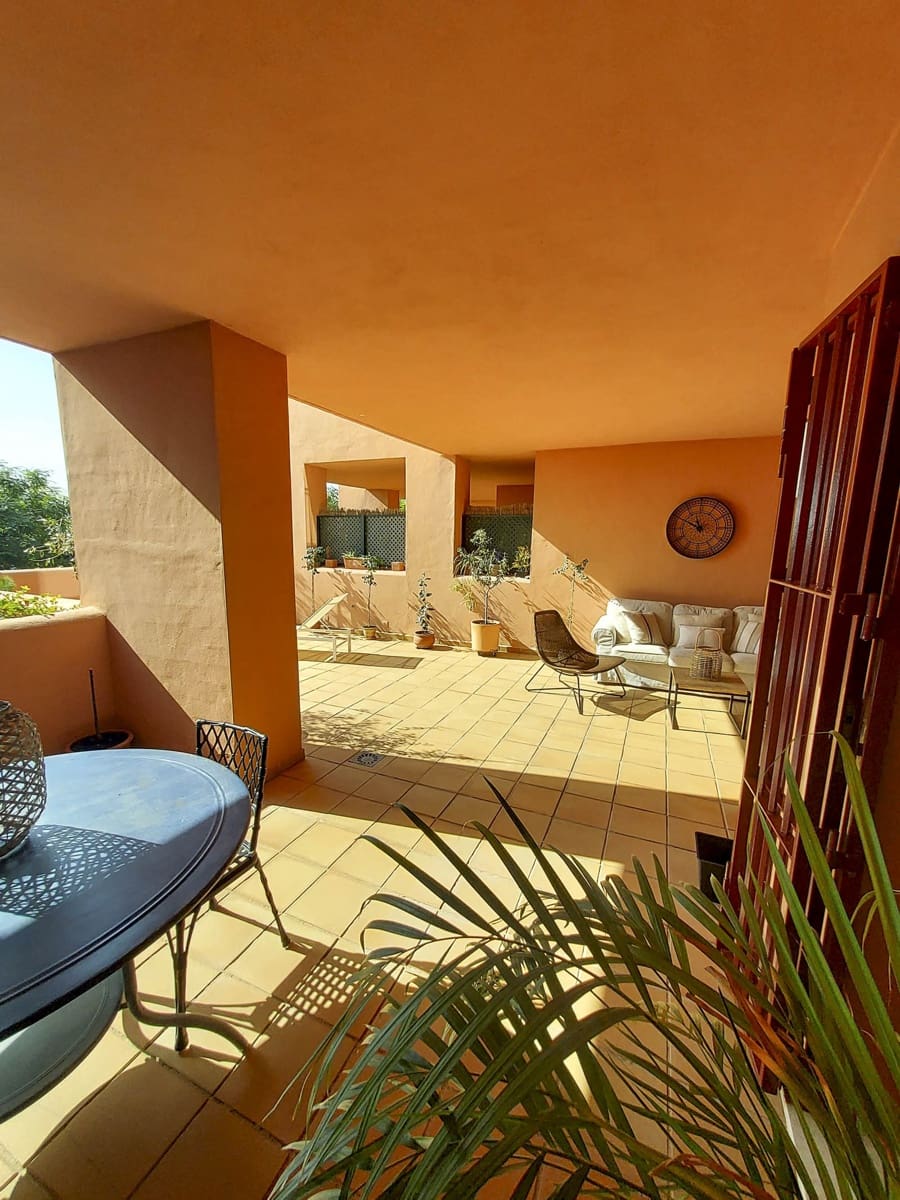 2 sypialnia Apartament na sprzedaż w La Duquesa / Puerto de la Duquesa z basenem garażem - 329 000 € (Ref: 9398240)