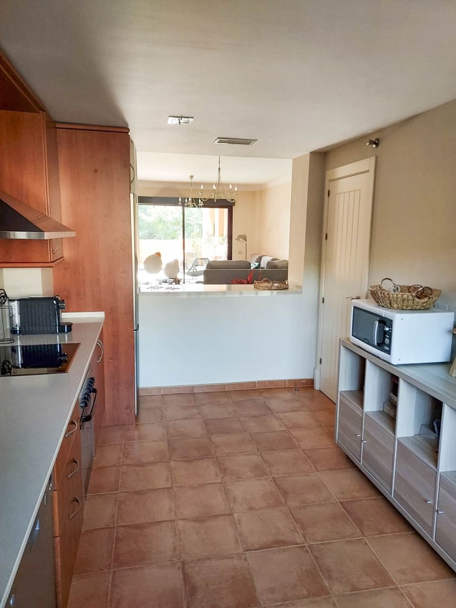 2 sypialnia Apartament na sprzedaż w La Duquesa / Puerto de la Duquesa z basenem garażem - 329 000 € (Ref: 9398240)