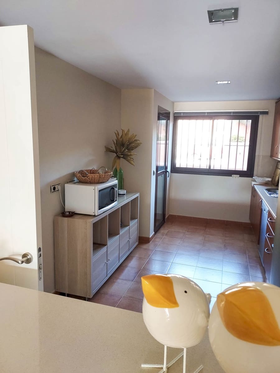 2 sypialnia Apartament na sprzedaż w La Duquesa / Puerto de la Duquesa z basenem garażem - 329 000 € (Ref: 9398240)