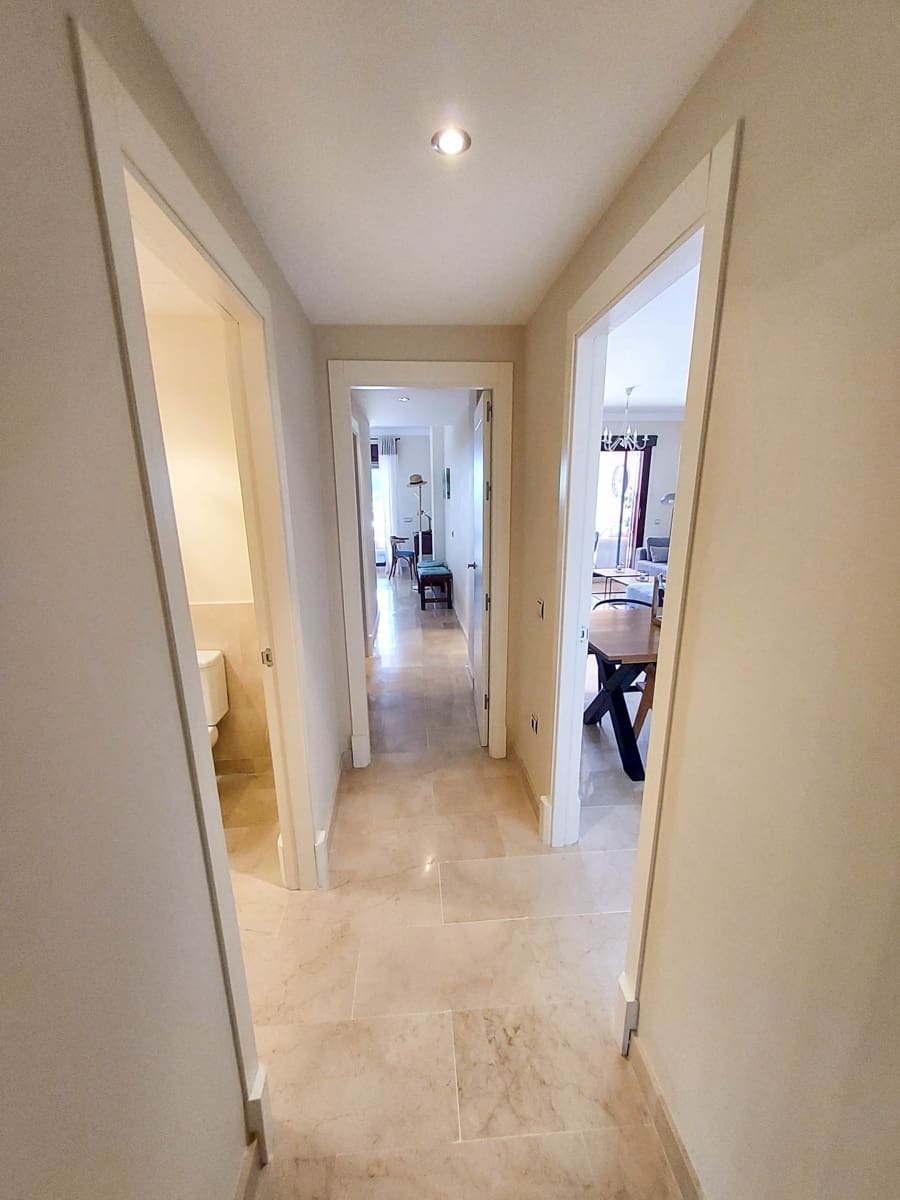 2 sypialnia Apartament na sprzedaż w La Duquesa / Puerto de la Duquesa z basenem garażem - 329 000 € (Ref: 9398240)