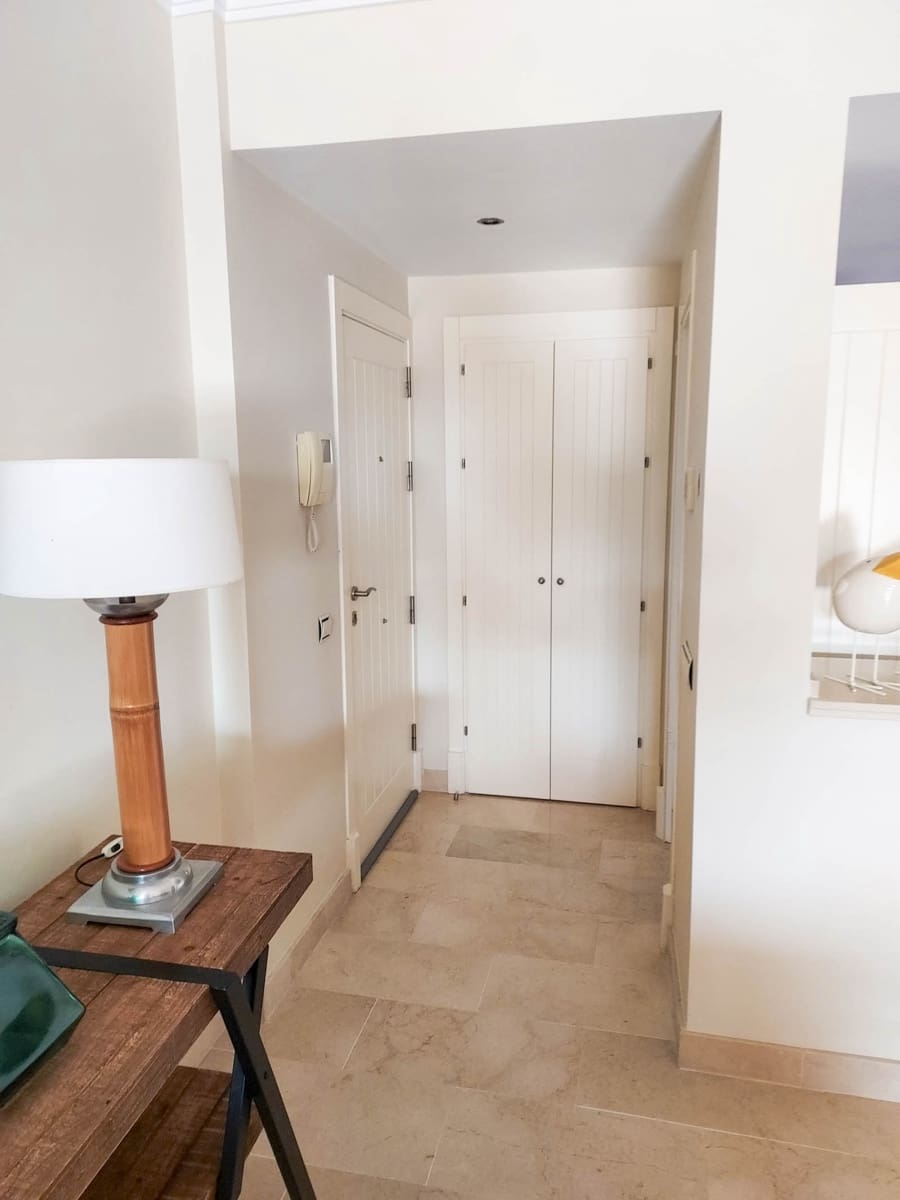 2 sypialnia Apartament na sprzedaż w La Duquesa / Puerto de la Duquesa z basenem garażem - 329 000 € (Ref: 9398240)