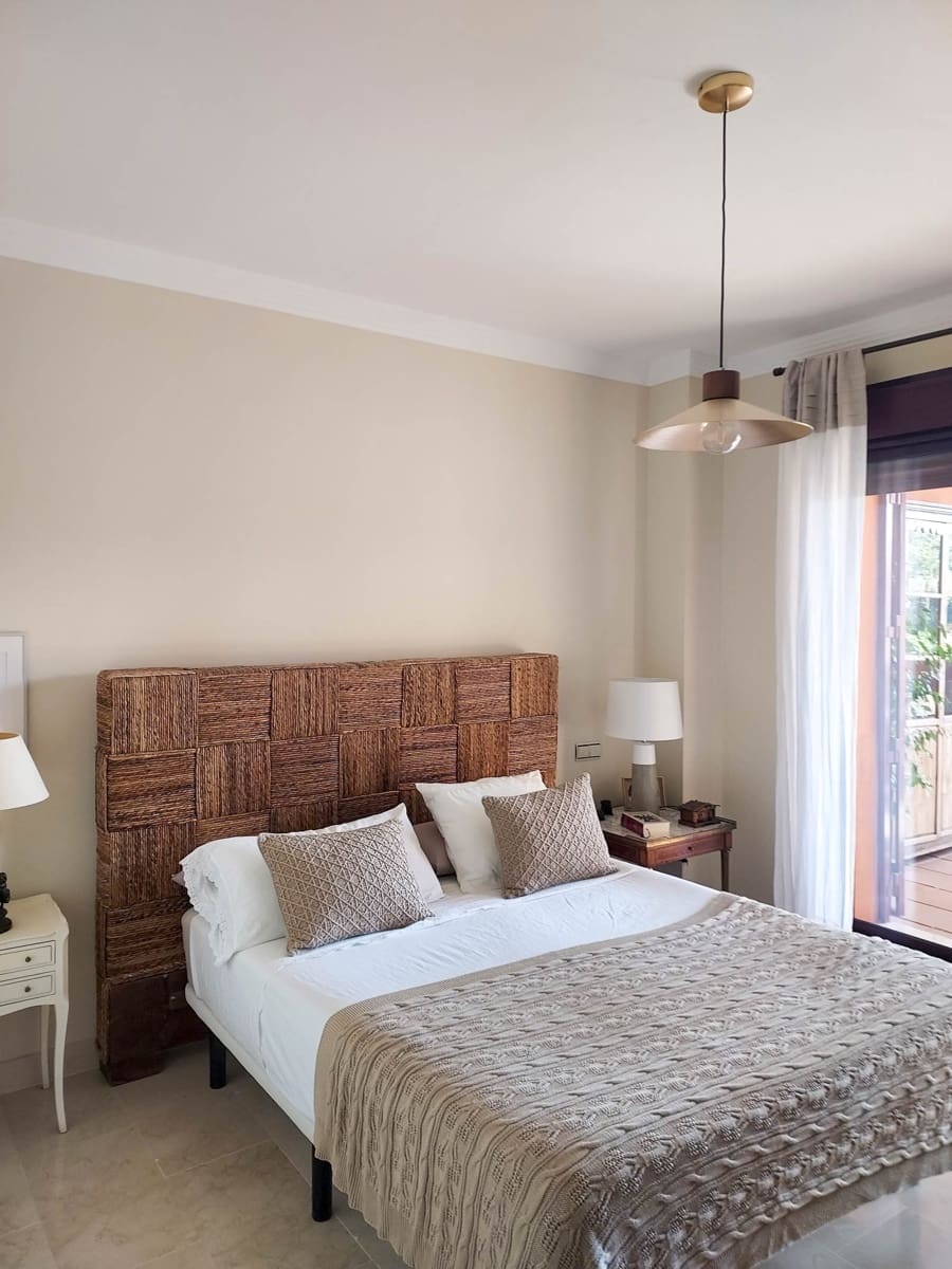 2 sypialnia Apartament na sprzedaż w La Duquesa / Puerto de la Duquesa z basenem garażem - 329 000 € (Ref: 9398240)