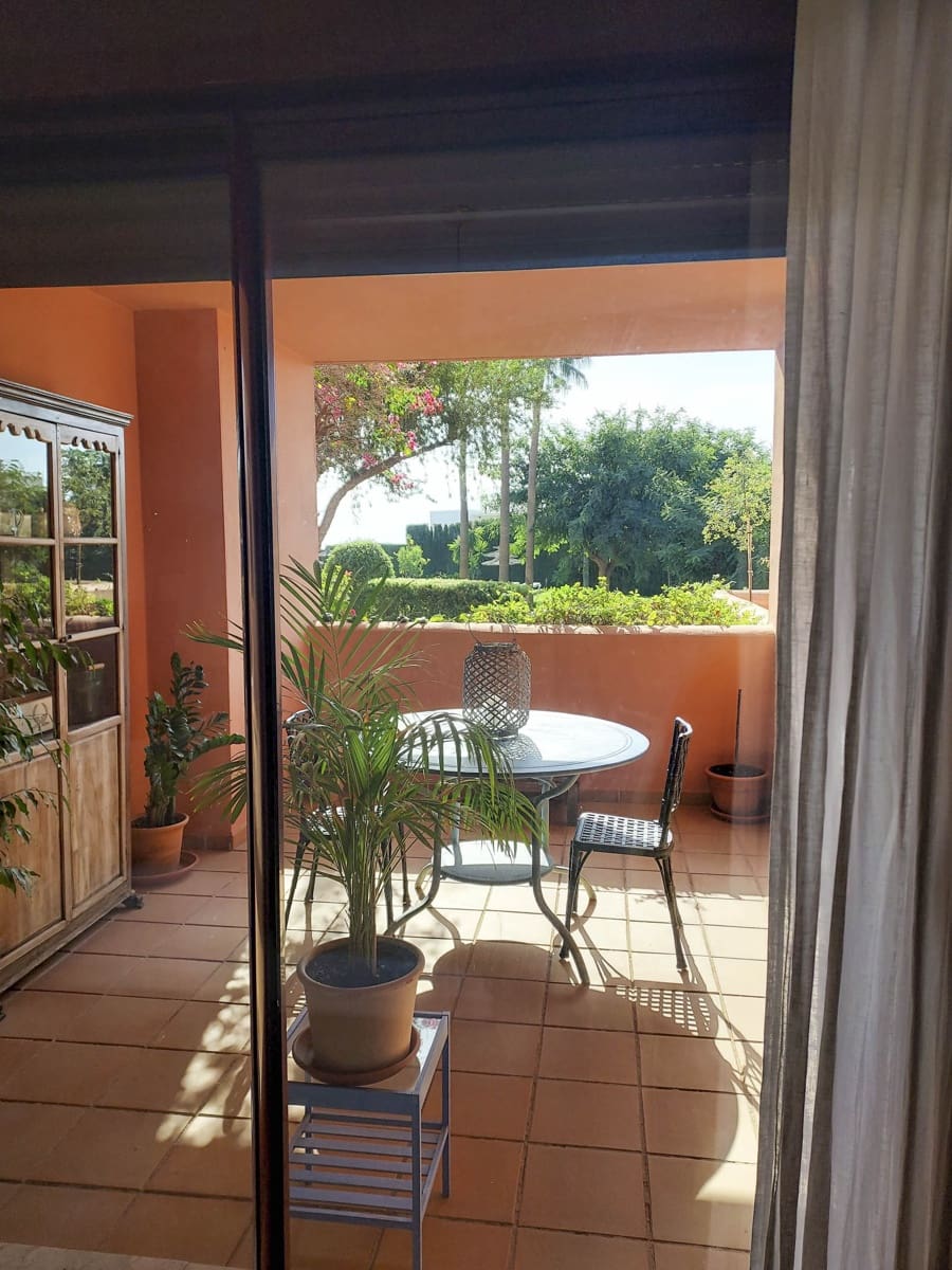 2 sypialnia Apartament na sprzedaż w La Duquesa / Puerto de la Duquesa z basenem garażem - 329 000 € (Ref: 9398240)