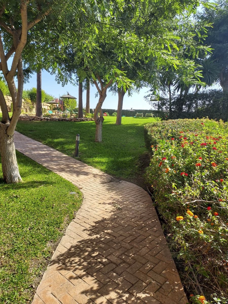 2 sypialnia Apartament na sprzedaż w La Duquesa / Puerto de la Duquesa z basenem garażem - 329 000 € (Ref: 9398240)